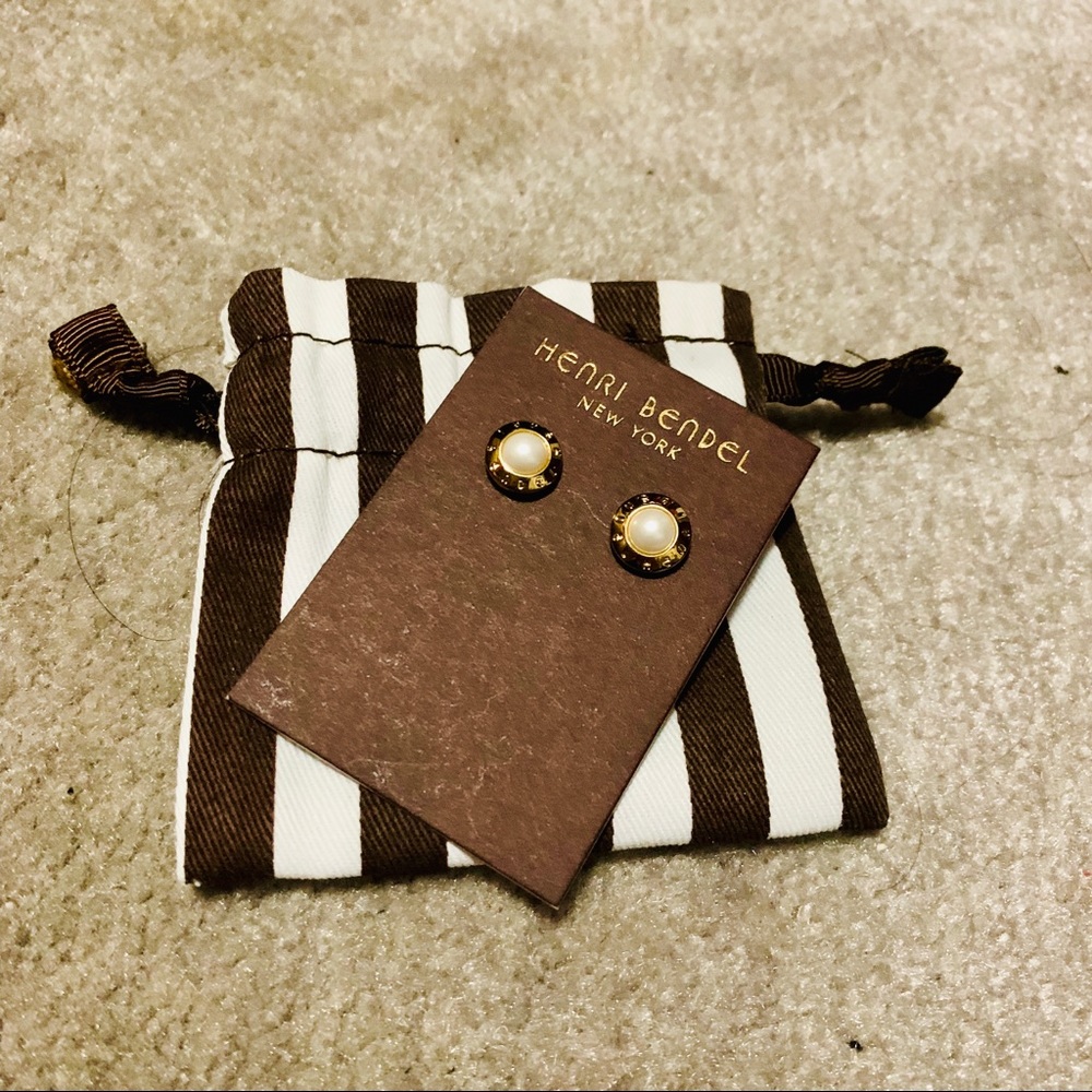 SOLD!!!! Henri Bendel Plaza Pearl Stud Earrings